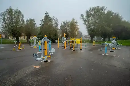Kinder Serie in Fitnesspark integriert
